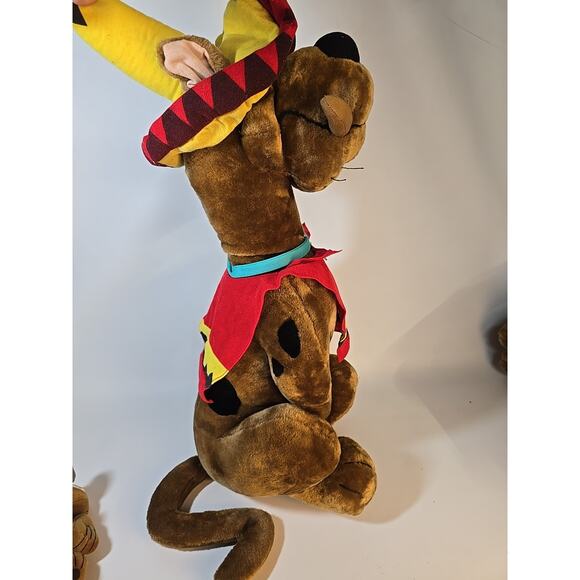 2003 Large Scooby-Doo Mexican Fiesta Sombrero Maraca and Poncho Plush 27" - Picture 3 of 6